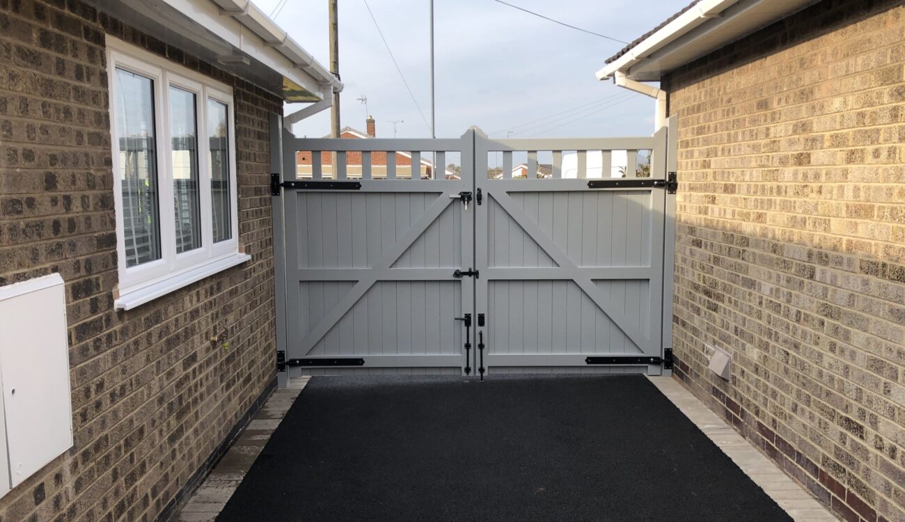 Flat Top with Spindles Wooden Driveway Gates